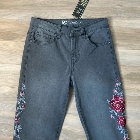 DG2 by Diane Gilman jean with embriodered floral design size 4 - Picture 6 of 16